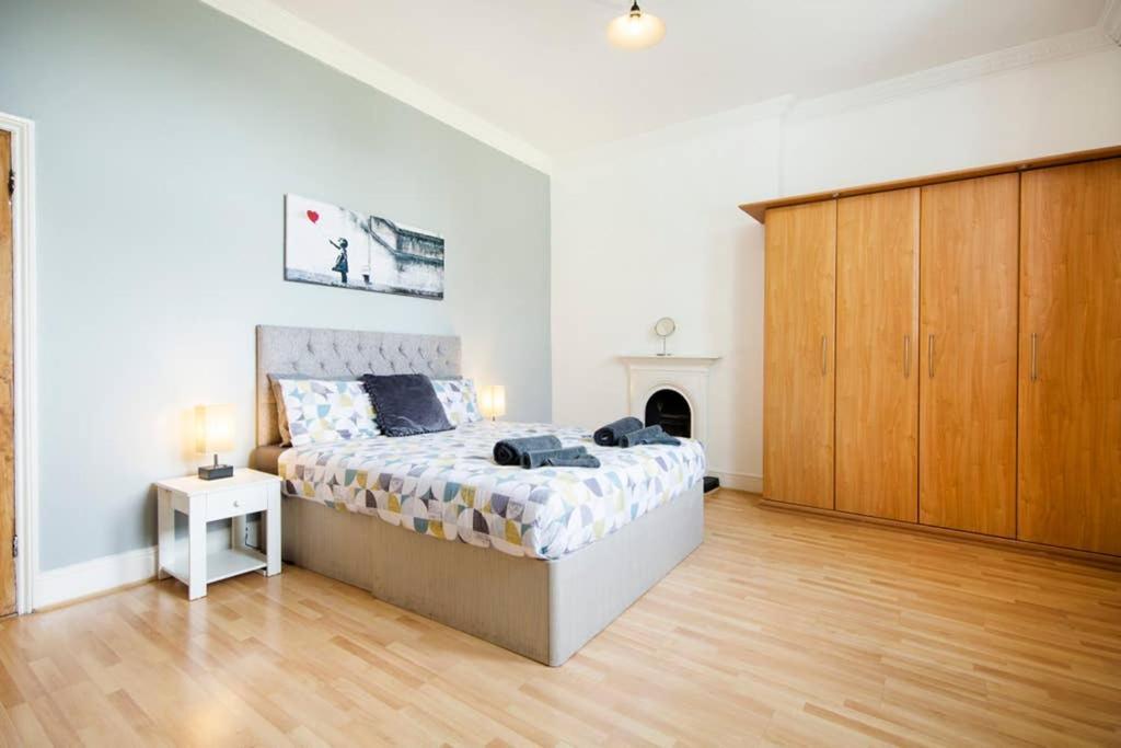 Clifton Spacious 3 Bed Apt & Parking - Simplycheckin บริสตอล ภายนอก รูปภาพ
