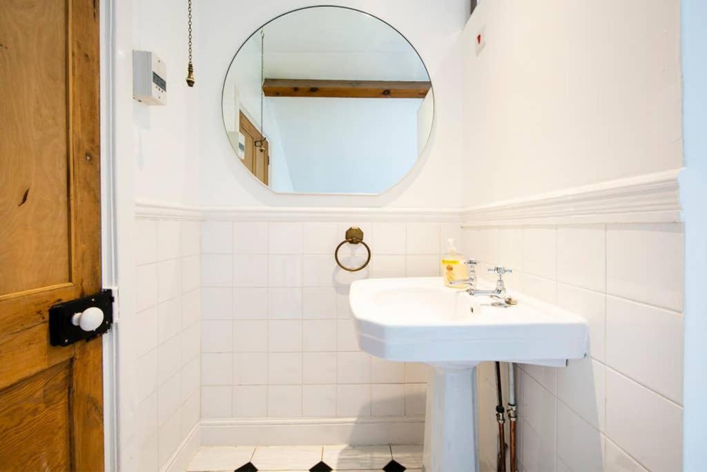 Clifton Spacious 3 Bed Apt & Parking - Simplycheckin บริสตอล ภายนอก รูปภาพ